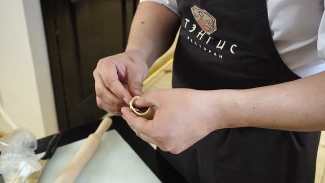 Мастер-класс по лепке бууз от шеф-повара ресторана "Тенгис" смотреть онлайн