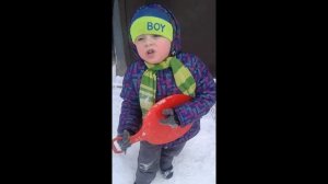 Будущий тракторист!!!!!!!!!!!!!!! НЕ мог не загрузить. мальчик поет песню комбайнеры.