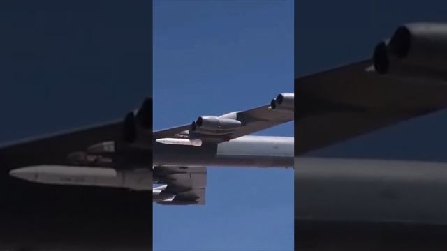 Американский стратегический бомбардировщик B-52 смотреть онлайн