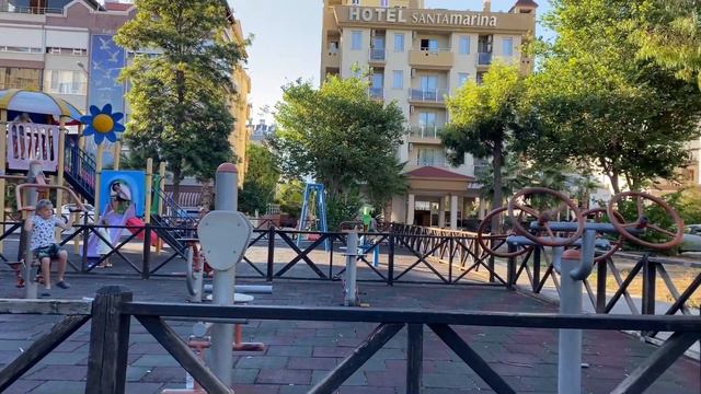 Вечером на лавочке парочка сидит… Анталия 2021 Турция. смотреть онлайн