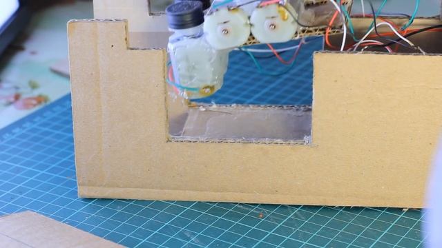 КАК СДЕЛАТЬ ПУЛЕМЁТ ИЗ КАРТОНА. DIY. 纸板机枪 смотреть онлайн