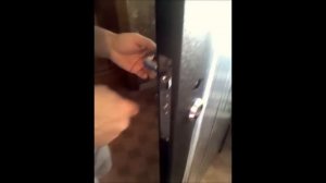 Установка замка в двери