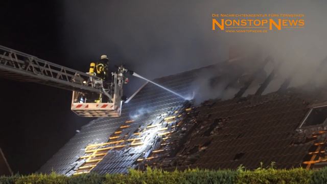 Blitzeinschlag entzündet Wohnhaus - 02.06.2018 смотреть онлайн