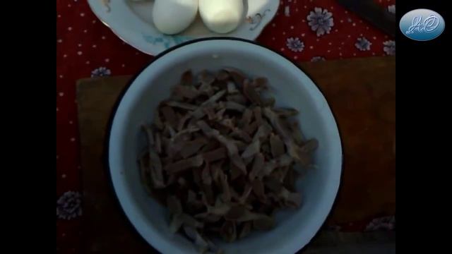 Салат из куриных желудков. смотреть онлайн