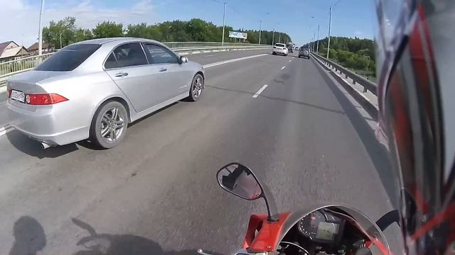 Шок! У машины не крутятся колеса :) смотреть онлайн