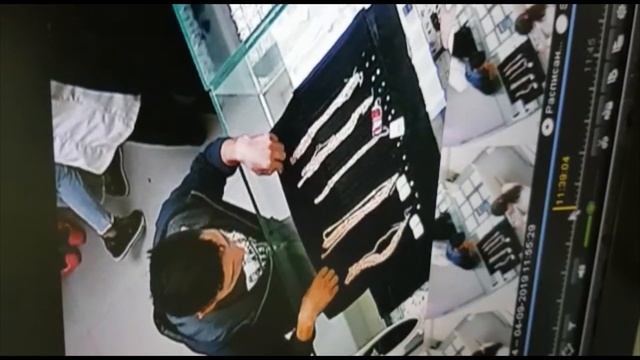 Полицейские поймали ювелирного вора смотреть онлайн