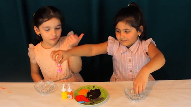 DIY - Девочки САМИ делают ЖЕЛЕЙНОЕ МЫЛО смотреть онлайн
