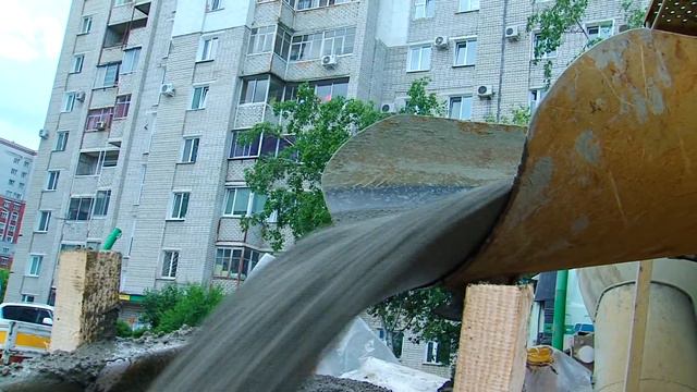 Автопарковка разделила на два лагеря жильцов многоэтажки Благовещенска смотреть онлайн