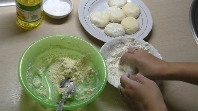 Вкусные пышные сырники из домашнего творога смотреть онлайн