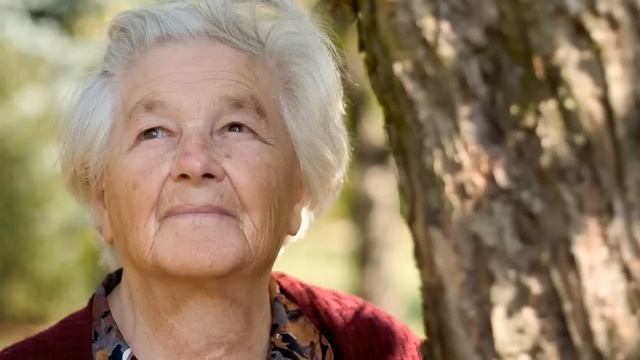 Бабушка попросила внучку отвезти её на свидание. А домой ехала улыбаясь всю дорогу... смотреть онлайн