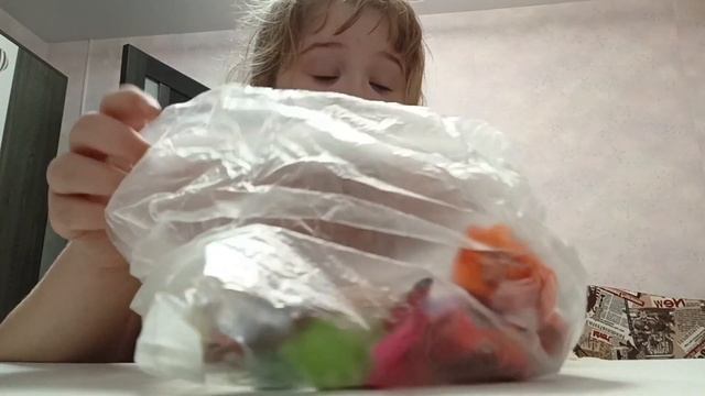 Ем школьный мел