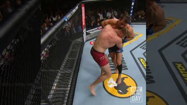 Это было в один и тот же день .Чей накаут лучше? смотреть онлайн