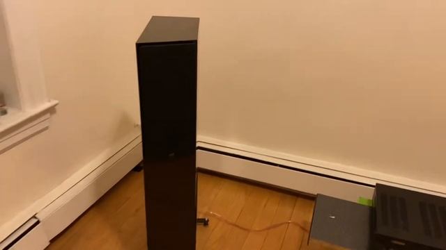 NHT 2.5i into Parasound HCA 1000a amplifier смотреть онлайн