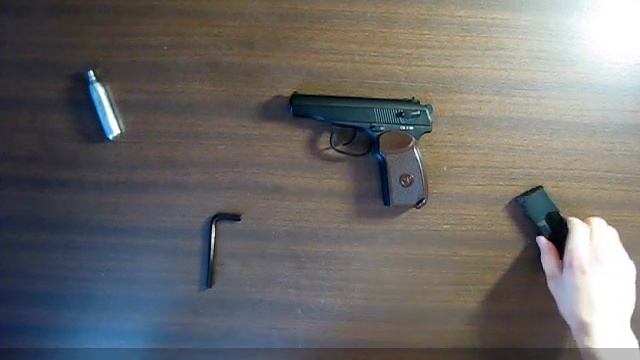 Видеообзор страйкбольного пистолета Макарова (ПМ) (KWC) смотреть онлайн