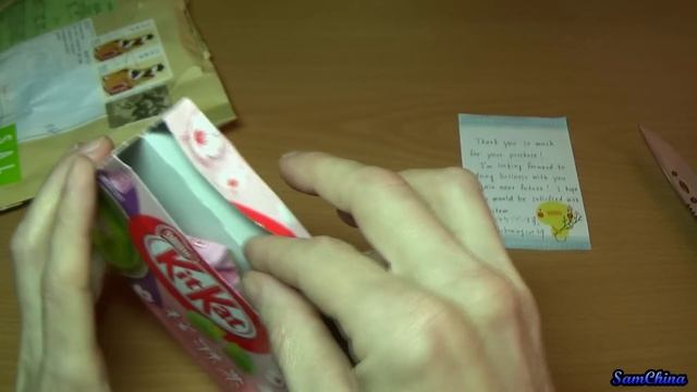 Зелёный шоколад KitKat с ароматом сакуры.(Nestle KitKat Chocolate Green Tea Sakura Matcha.)