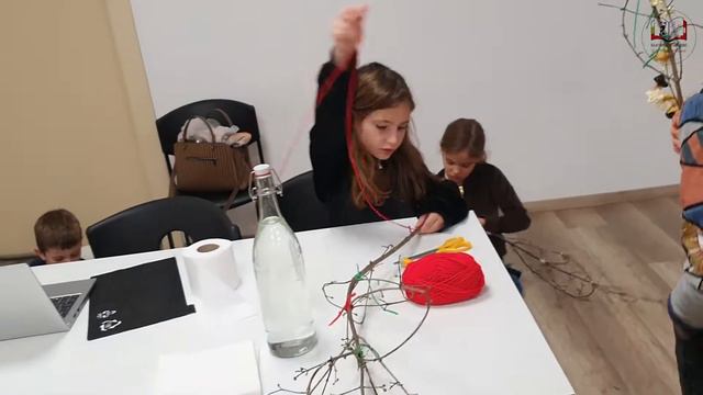 Aтелие за изработка на сурвачки в Българското училище в Женева смотреть онлайн