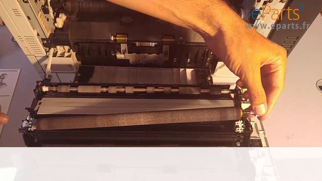 HP CP5525 Replace a transfert belt CE516A смотреть онлайн