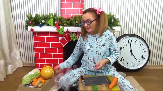 БОГАТАЯ vs БЕДНАЯ у Кого Больше ПОДАРКОВ на НОВЫЙ Год / Скетч от НЮСЯ ТВ смотреть онлайн