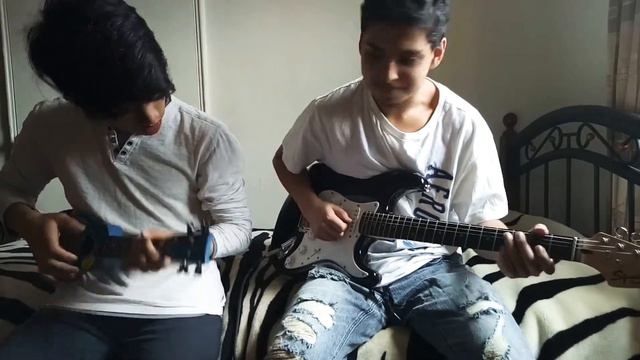 $250 Electric Guitar vs. $3 Ukulele смотреть онлайн