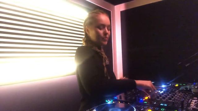 Groovy House Set смотреть онлайн