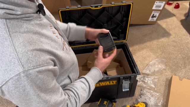DeWALT TOOLS BOX 499$ | DeWALT ПОВНИЙ ЯЩИК ІНСТРУМЕНТІВ 7 шт. смотреть онлайн