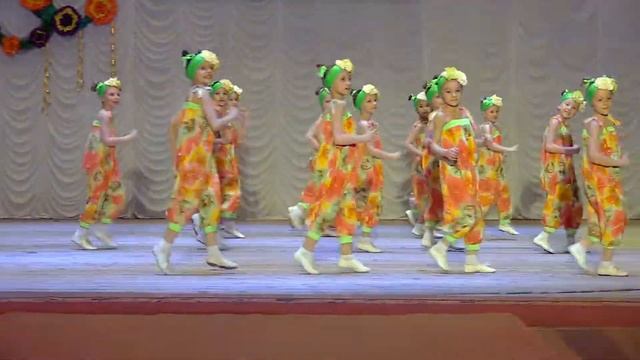 Народный ансамбль современной хореографии "Антрэ", г. Донецк. Детки- конфетки смотреть онлайн