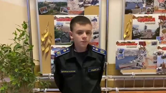 Садов Данила читает стихотворение Михаила Исаковского: "Куда б ни шел, ни ехал ты..." смотреть онлайн