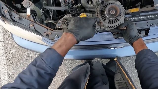 How to Remove and Replace an Alternator On a Toyota Highlander смотреть онлайн