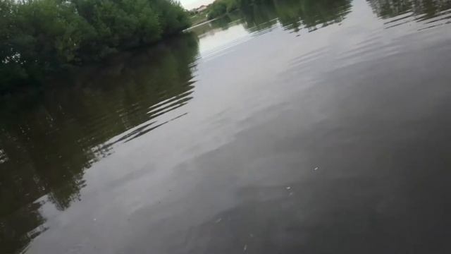 Рыбачу на спиннинг с товарищем на лодке. смотреть онлайн
