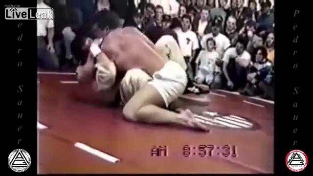 Качок против чёрного пояса по джиу джитсу смотреть онлайн