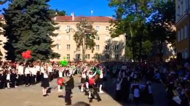 Танец на 1 сентября||Средняя школа 11 смотреть онлайн