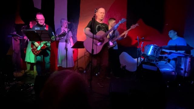 гр. Между Крыш, концерт в клубе Ящик 16.05.2021 смотреть онлайн