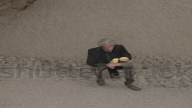 [AI] bill gates eating apple in the cave смотреть онлайн
