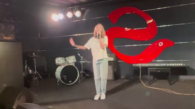 "Дивный мир", автор муз. Lc Laslo, автор слов Антон Вилинский; Головко Елизавета Васильевна, 13 лет смотреть онлайн