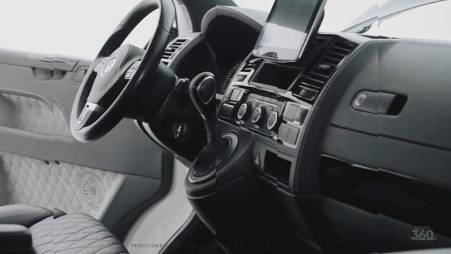 Volkswagen Transporter (T5) - 4K Studio360 смотреть онлайн