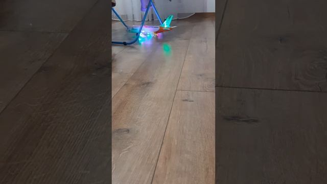 Привезли Антошке подарок из Дубая ? Двухэтажный самолёт с четырьмя двигателями #самолёт #игрушки смотреть онлайн