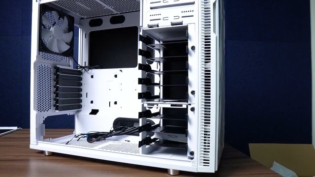 【Huan】2500元就能買到Fractal Design? 還能有8個硬碟槽位?! Fractal Design Define R5開箱 смотреть онлайн