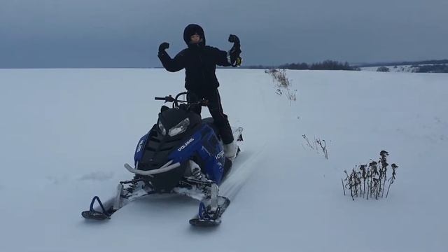 Небольшие покатушки на Polaris Indy Voyageur смотреть онлайн