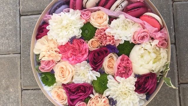 коробочка с цветами и макаронс смотреть онлайн