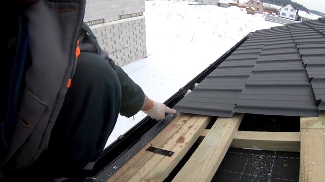 МОНТАЖ МОДУЛЬНОЙ ЧЕРЕПИЦЫ И ВОДОСТОЧНОЙ СИСТЕМЫ В ЗИМНИЙ ПЕРИОД. смотреть онлайн