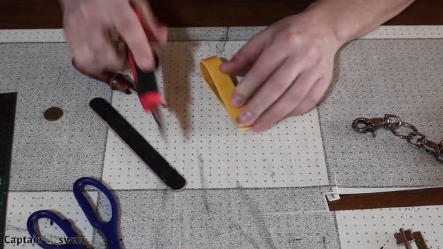 Брелок из кожи для ключей за 1 минуту. Самый ненужный мастеркласс!) смотреть онлайн