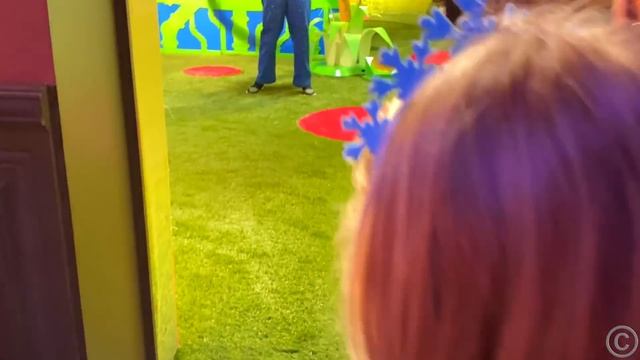 Настя и папа в музее сладостей и конфет смотреть онлайн