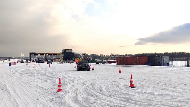 Кананадзе Сергей Toyota RAV4, Игнатьева Анастасия Subaru Impreza. Новогодний автослалом. СТК ЛЮБЕРЦ смотреть онлайн
