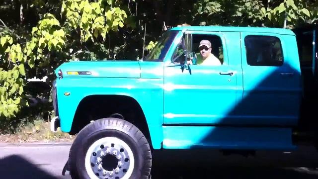 1971 Ford F750 Drive By