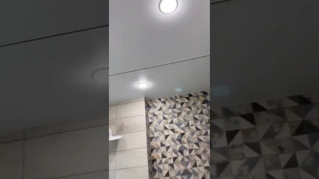 Теперь не нужна палка-раздвигалка, для шторки в ванной есть встроенный карниз?? смотреть онлайн