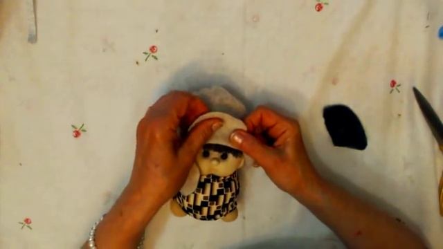 Кукла из капрона пошагово. Кукла пупсик из капрона в шапке ушанке. Кукла из колгот. MUÑECA SOFT . смотреть онлайн