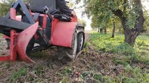 Гусеничный минитрактор пашем,сеем,боронуем.