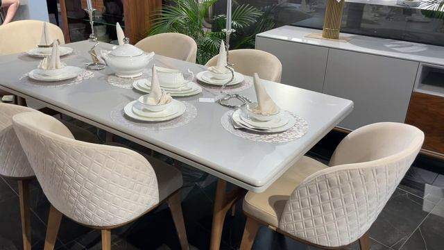 Обеденный стол