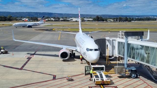 Ground Crew Time-lapse / Adelaide (ADL) Airport Ground Operations / Virgin Australia 737-700 / 4K смотреть онлайн
