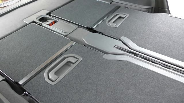 Vauxhall Zafira changing the back seat formation смотреть онлайн